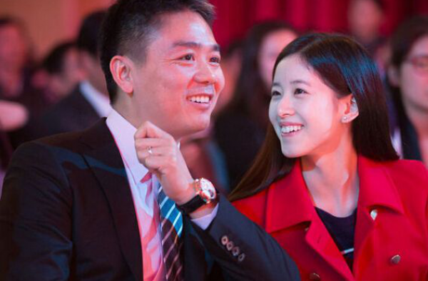 章泽天怎么和刘强东在一起的，霸道总裁难过美人关