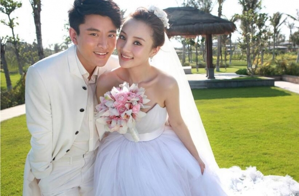贾乃亮李小璐的爱情史回顾 感动终究不是爱情！