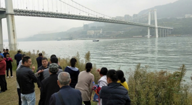 重庆大巴车坠江什么原因？目前伤亡情况如何？