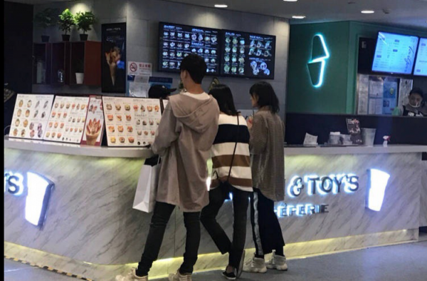 郑爽替身 和男友约会带替身 怕被认出才有这波神操作？