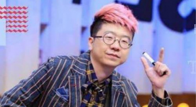 李诞网红女友黑尾酱颜值高 走红后恩爱女友遭曝光