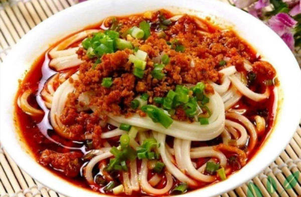 冬日寒风刺骨觅热食 四川美食让你回味