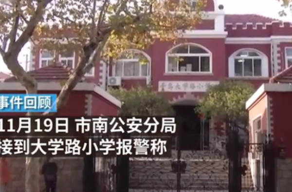 不满孙子被踢伤殴打老师怎么回事？这位家长也太嚣张了