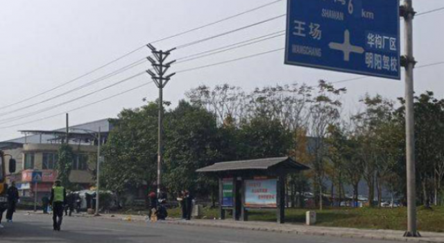 轿车冲上公交站台怎么回事？伤亡人员情况怎么样了？