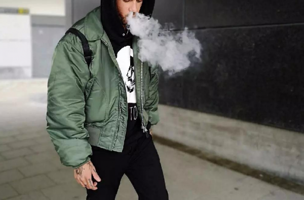 一组让你爱不释手的 街头型男的秋冬男装搭配