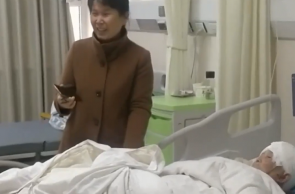 老太遭恶犬撕咬怎么回事？工地负责人逃避责任不认账