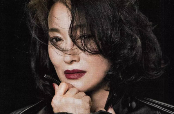 惠英红初恋话题引发热议，浪漫大兵深藏内心