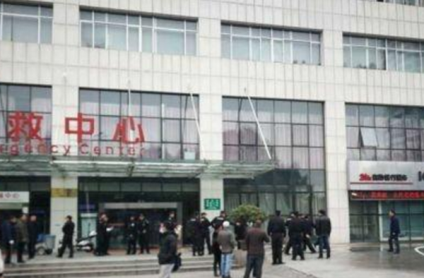 武汉医院医生被刺怎么回事？男子行凶后从高楼跳下？