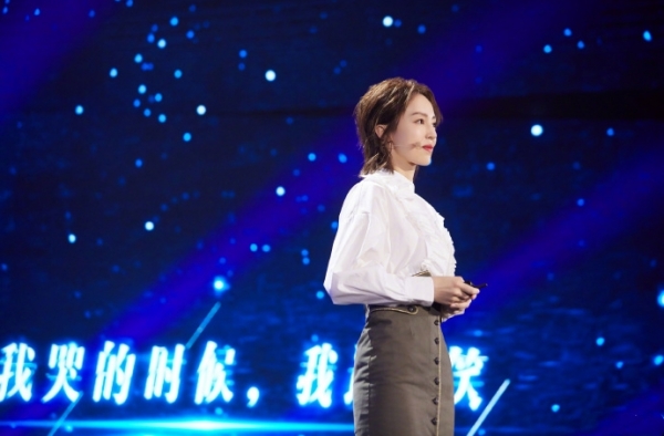 高云翔案件后董璇首发声 网友：让你哭的是你老公！