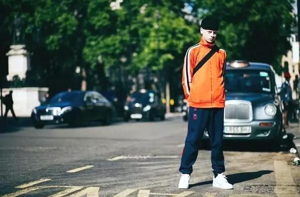 运动夹克打造街头时尚风？运动也可以这样耍酷！