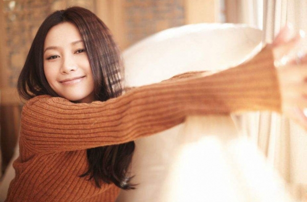 徐静蕾撞脸韩庚网友要去挂眼科 徐静蕾：去吧孩子！
