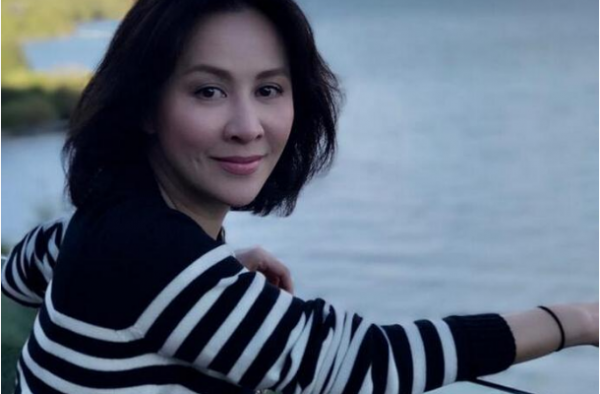 刘嘉玲周海媚合影怎么回事？女神同框太美了吧