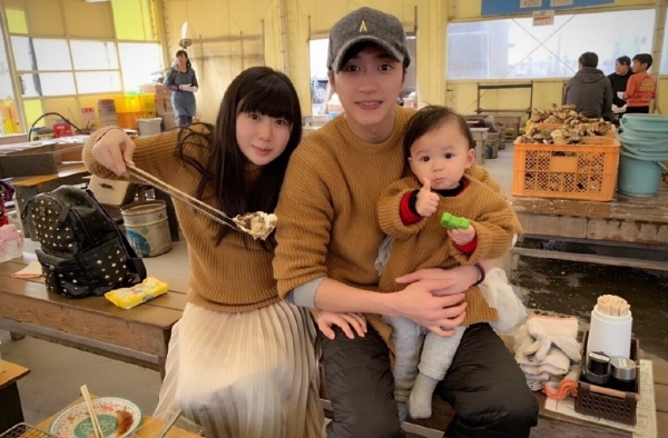 福原爱二胎孕肚照曝光 现身机场小腹隆起状态很好！