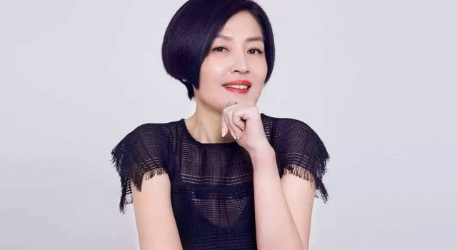 哈文发四字感慨，哈文与李咏爱情惹人羡慕