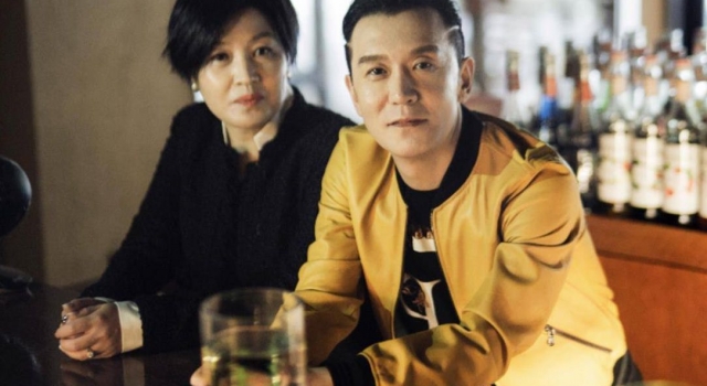李咏妻子哈文平安夜发四字感慨，一家人曾屡遭网络暴力