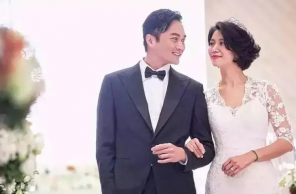 有种爱情叫袁咏仪张智霖 早年被富豪包养 遇到张智霖才是真爱