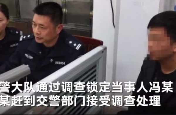 4岁儿子开车2岁女儿坐副驾驶 家长理由让人无语