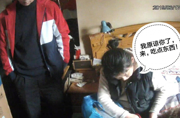 女嫌犯被养九年的泰迪出卖 狗坑主人乐坏警察怎么回事