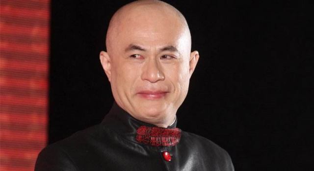 徐锦江演金毛狮王是人工翻白眼 翻拍作品再与经典比较