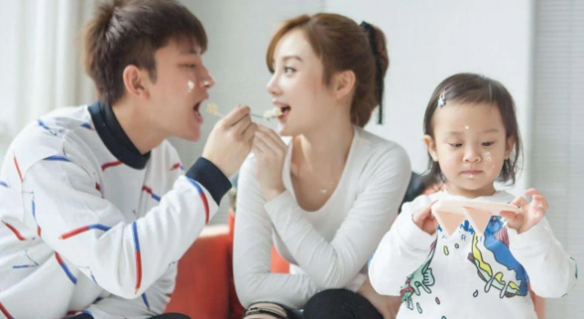 贾乃亮方否认网传离婚协议书 两人是复合还是离婚？