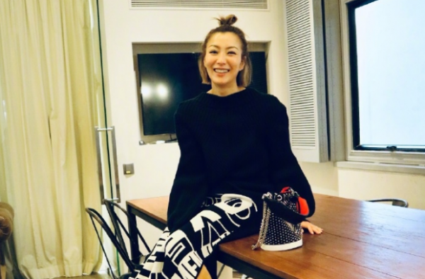 郑秀文再发文 暗示受伤心理？希望郑秀文早日走出阴霾
