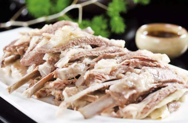 用一道经典的手抓羊肉 感受羊肉独有的鲜美味道