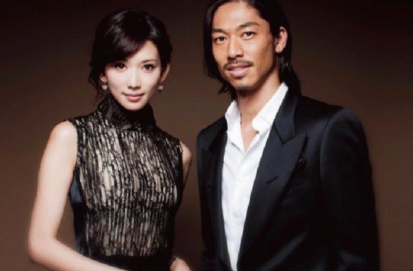 AKIRA林志玲度蜜月 夫妻同步发文撒狗粮 真爱到闪婚？