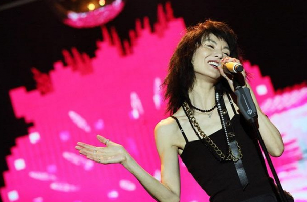 张曼玉谈唱歌跑调 曾一年不敢见人 但依然坚持梦想！