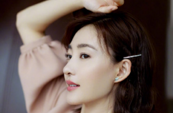 王丽坤点赞否认婚讯微博 她和林更新真的没结婚！