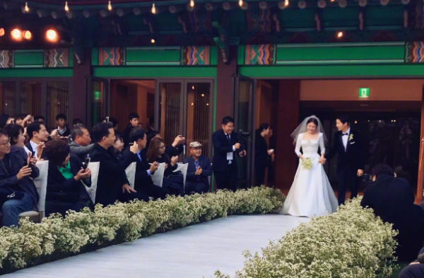 曝宋仲基因婚变脱发 刘海明显稀疏 婚变压力太大？