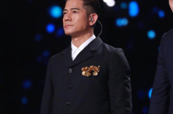 �����µĹ����Ǵ��۾����°� ��ײ�������� ���ϵó���