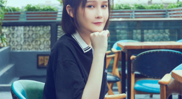 赵本山老婆现身 为女儿开业庆典捧场 球球真的是团宠！