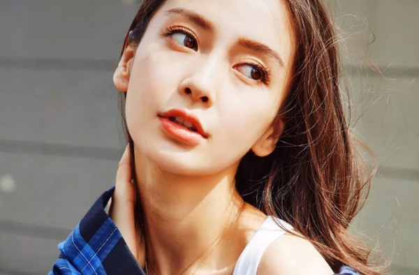 Angelababy保安 不仅推还搂腰？ 保安对明星耍横？