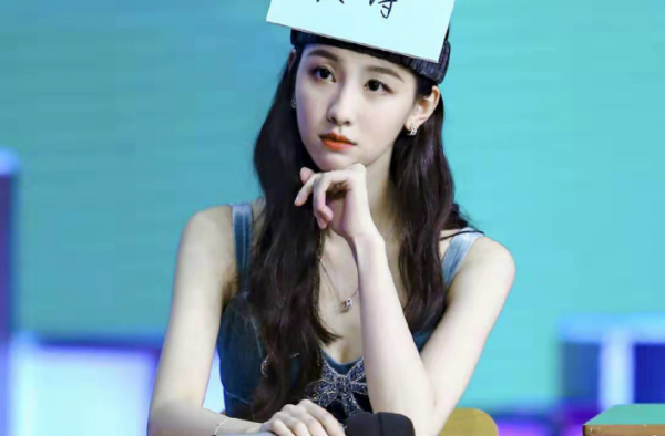 陈都灵妆发美翻了 同上快本 沈月在旁边被秒成路人