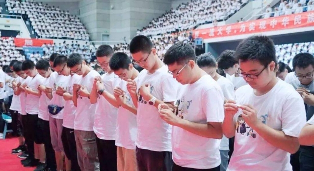 清华大学开学典礼3800名新生参加典礼 校长致辞超棒