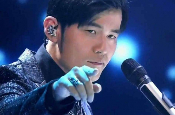 周杰伦南京演唱会 网友：要去看一场，那是我们的青春