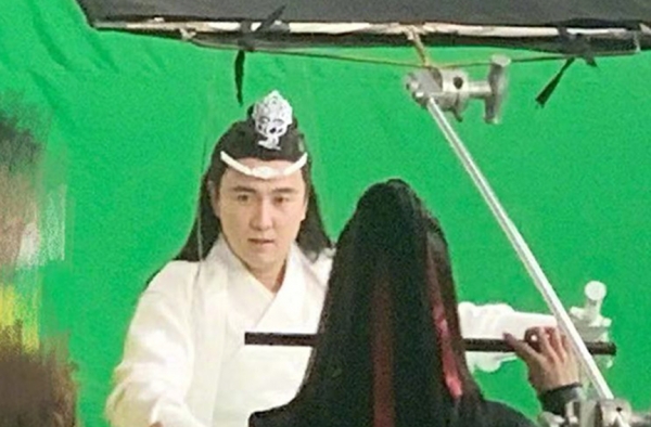 沈腾cos蓝忘机 成中年发福版遭调侃：魏无羡想打人