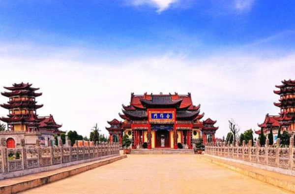 中国最大的寺庙在什么地方 门票低游客多 没想到在这