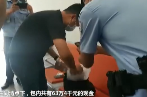 武汉网约车司机捡63万元归还失主 网友：给司机点赞
