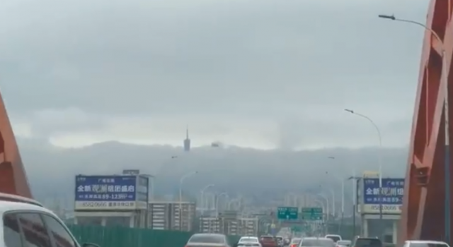 广州出现云墙 小蛮腰宛若仙境 网友：暴雨后的福利