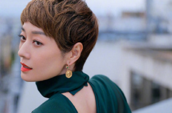 马伊琍曝新恋情 捧脸杀好甜 网友：差点进入离婚冷静期