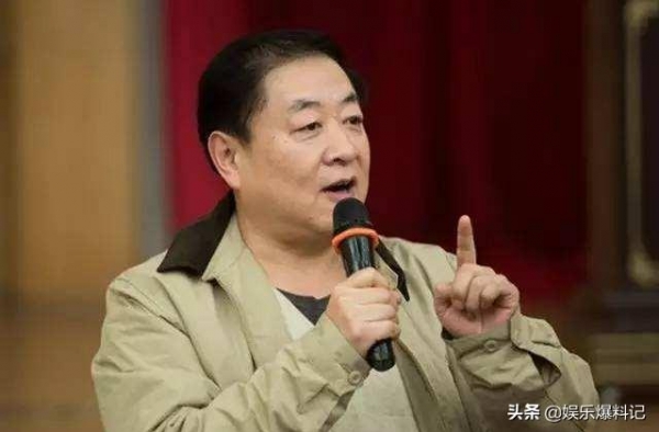 他辞掉央视工作去当演员，家产被妻子卷空，如今59岁跑龙套为生