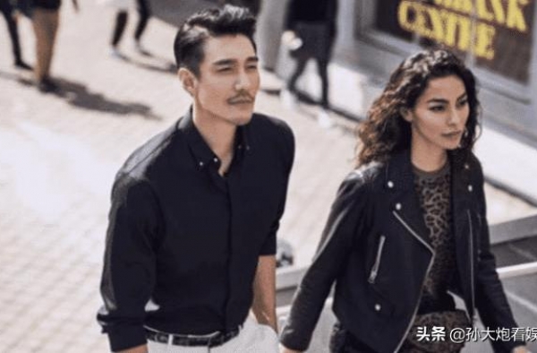 被誉“中国首席男模”，因太帅被富婆看中，现49岁现状成这样