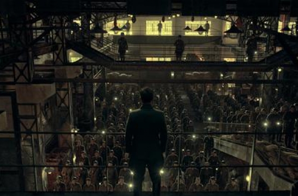 《八佰》今日公映，点映票房破纪录