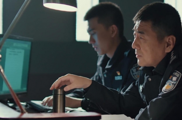 陈建斌豪宅曝光，一家人直接在茶几上吃饭，生活和剧里反差太大