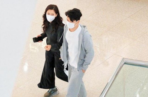 43岁已婚女星不避嫌！与37岁男星亲密逛街，两人是荧幕情侣