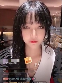 郑爽发飙后网红开直播澄清：是郑爽找自己帮忙，自己没收钱很委屈