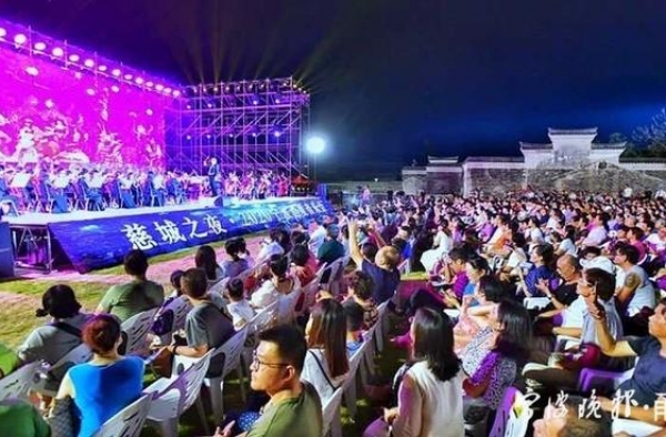 2000余名乐迷到场聆听！宁波消夏音乐会在慈城古县城举行