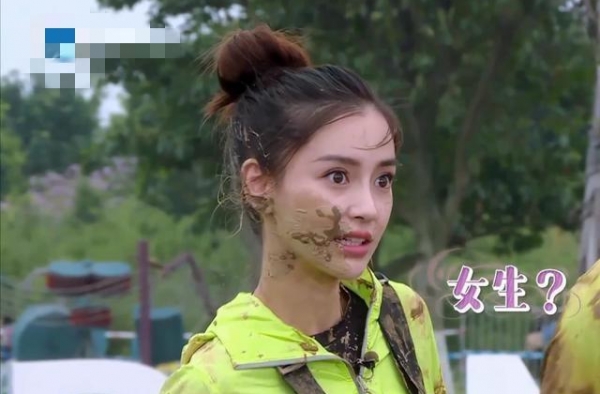 女神形象不要了？当杨颖和宋雨琦坐在一起的时候，差距特别明显