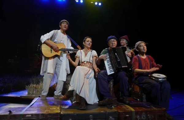 《流浪之歌》首演，一群老友因戏剧重聚在“很久以后”的故事里